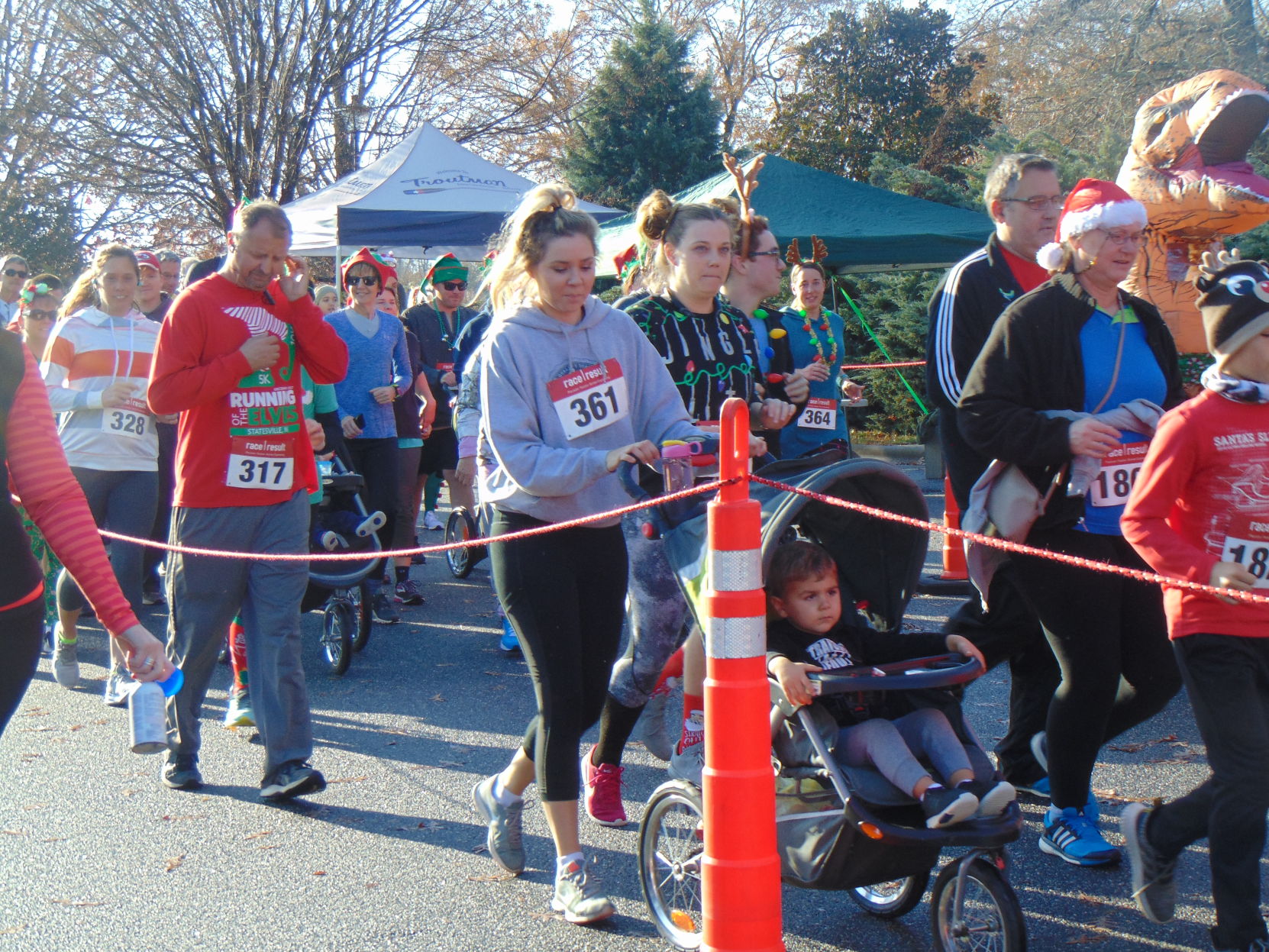Jingle Run 5K (10).JPG